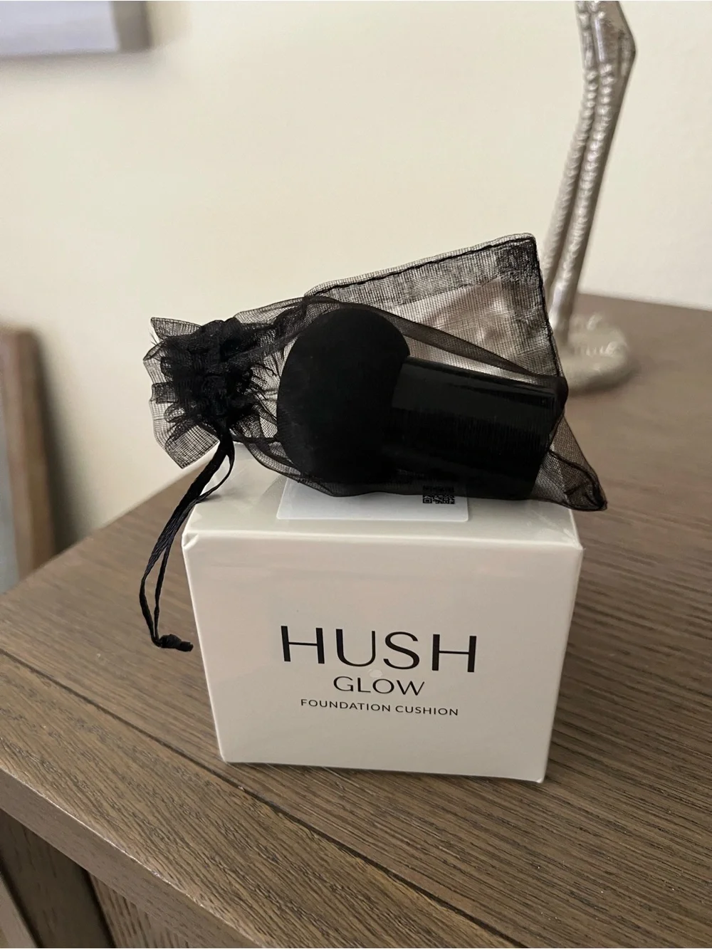🌺HUSH Glow Foundation Cushion - Black Puff Applicator